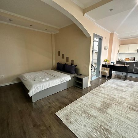 B&B Apart Atyrau Ngoại thất bức ảnh